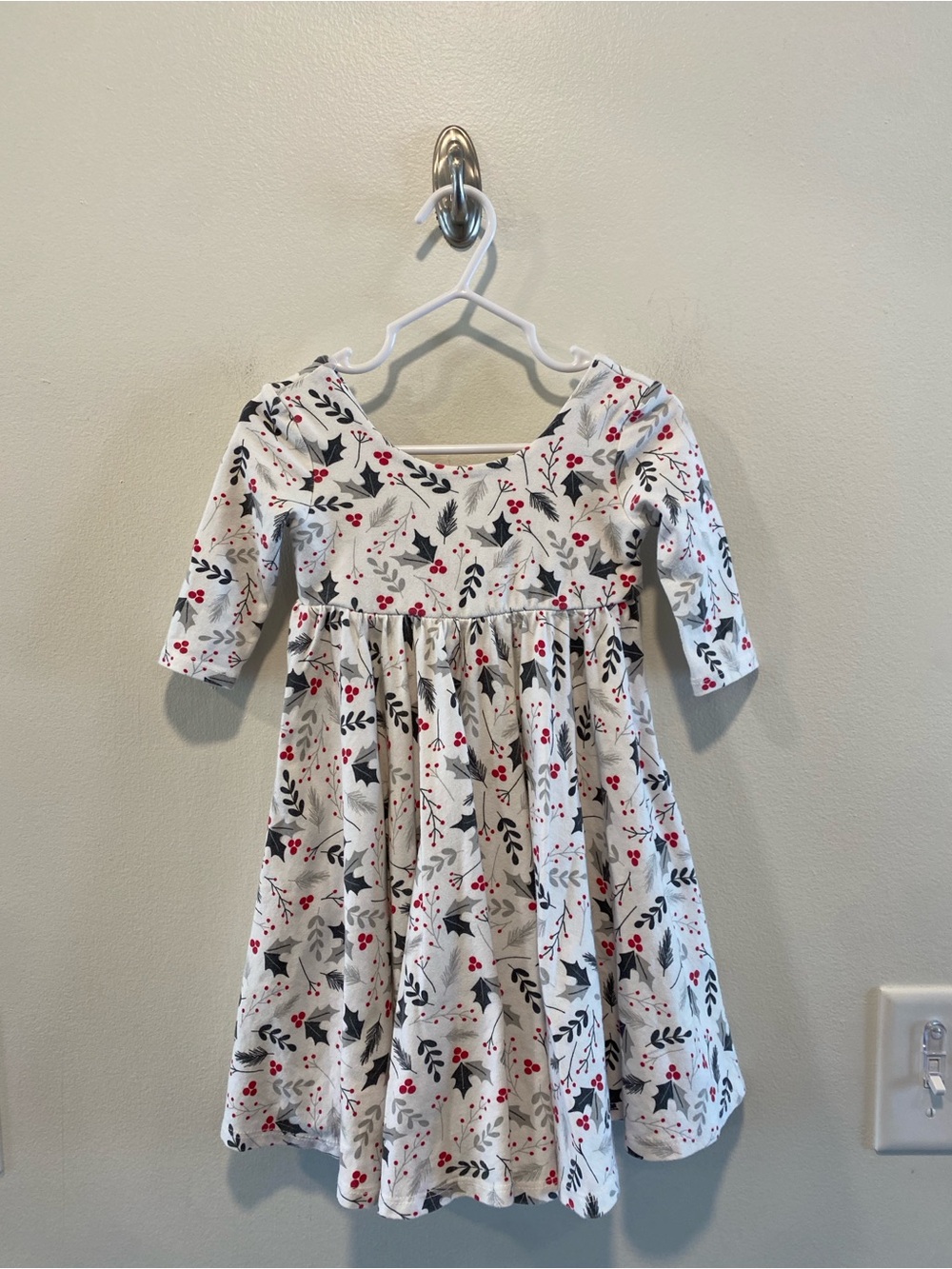 Remie girl twirl dress size 3 holly Christmas holiday pockets